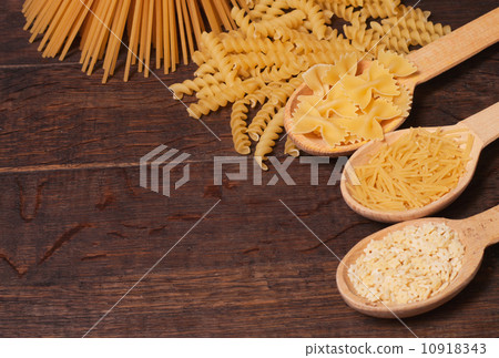 Pasta 10918343