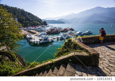Beautiful scenery of Sun Moon Lake 10918365