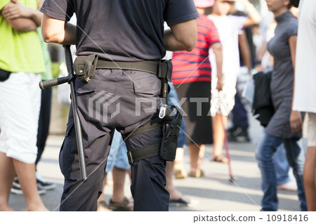 policeman policeman 10918416