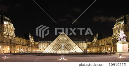 Louvre Museum Louvre Museum 10919255