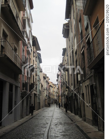 Visiting the city of Spain (alley of Pamplona old city) 10919620