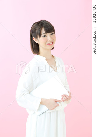 Young girl with laptop · Pink back 10920436