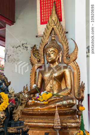 Old Buddha statue 10920698