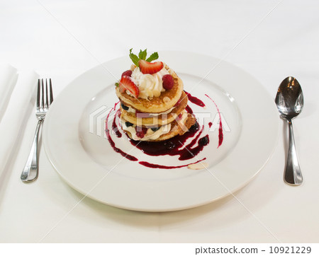 Pancakes with raspberry 10921229
