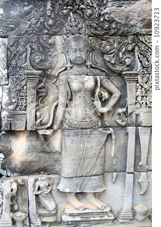 Bayon's debater 10923713