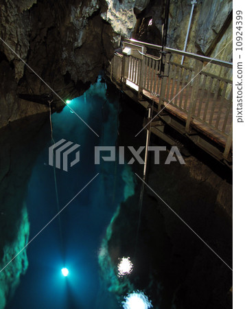 Underground lake in Longquan cave (second hall) 10924399
