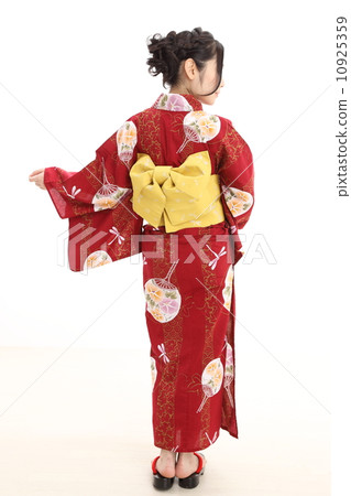 後面觀點的yukata婦女 後面觀點的yukata婦女 10925359