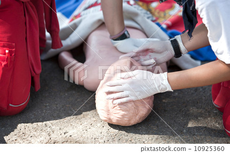 first aid training 10925360