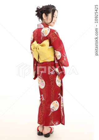 A woman in a yukata (obliquely from behind) 10925425