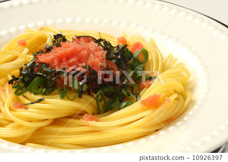Mentaiko麵團意大利麵食Takoko意粉白色背景 10926397