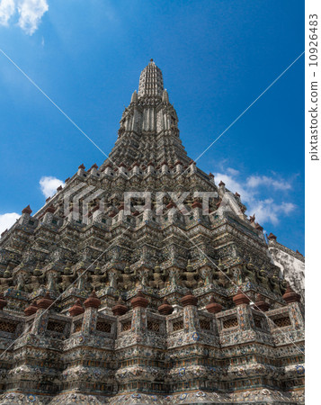 The Temple of Dawn Wat Arun and blue sky in Bangkok, Thailand 10926483