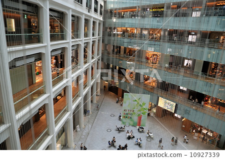 KITTE裡面（側身） 10927339