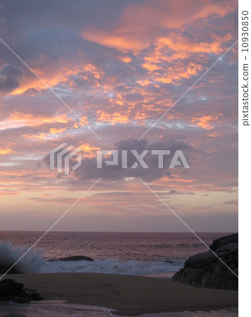 在Nagata海灘2的日落 10930850