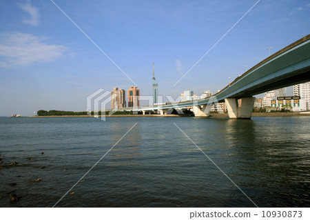 從Muromi河Hyakumohama的口 從Muromi河Hyakumohama的口 10930873