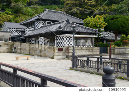 House of the sea cucumber wall 10930995