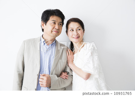 Middle couple Middle couple 10931765
