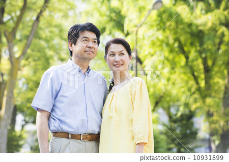 中間夫妻散步 中間夫妻散步 10931899