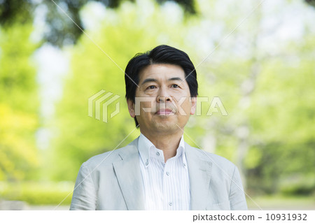 站立的中間人戶外 站立的中間人戶外 10931932