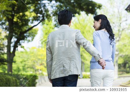 中間的一對 中間的一對 10931935