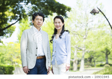 中間的一對 10931945