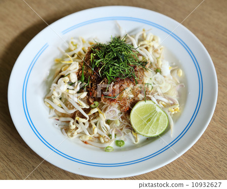 khao yam, rice salad, thai cuisine 10932627