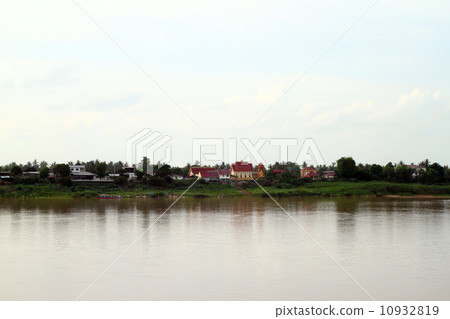 mekong river in laos 10932819