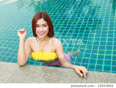 woman in swimming pool 10933668