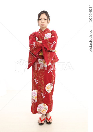 浴衣的一名惱怒的婦女 浴衣的一名惱怒的婦女 10934054