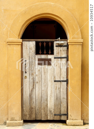 antique wooden door antique wooden door 10934517