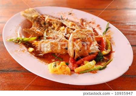eaten Fried ruby fish topped with sweet,sauer and hot sauce 10935947