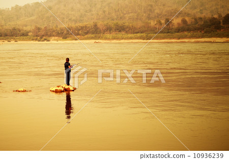 Man fishing in Mekong river at Loei, Thailand 10936239