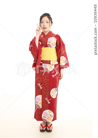 A woman wearing a yukata pointing her finger 10936449