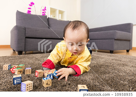 Chinese baby boy play wooden toy block at home Chinese baby boy play wooden toy block at home 10938935