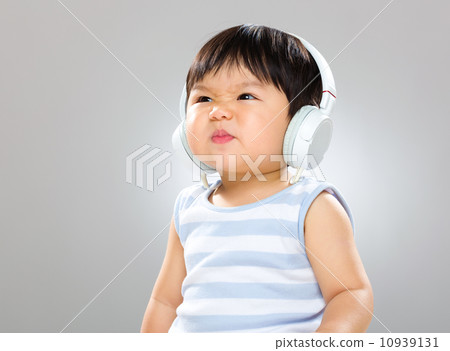 Baby with headphone 10939131