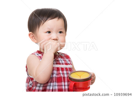 Asian little girl eating snack Asian little girl eating snack 10939694