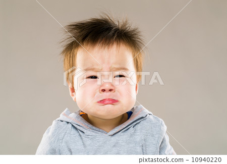 Baby crying 10940220