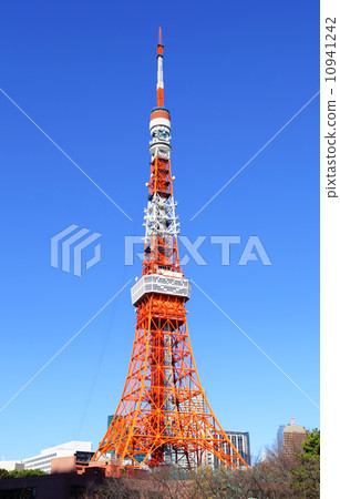 Tokyo tower with bright sunny day 10941242