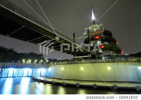 Waterfront park in Taipo 10941650