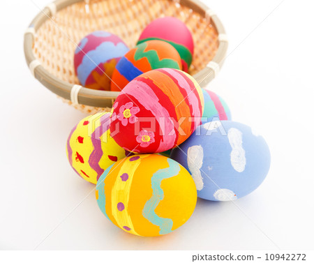 Kid drawing easter egg Kid drawing easter egg 10942272