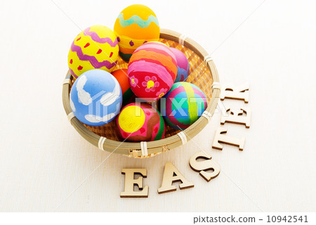 Easter egg in basket with wooden text 10942541