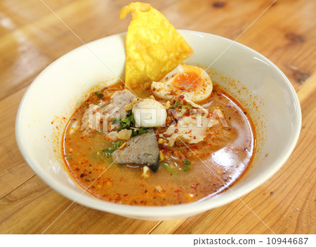 pork noodles with spicy lemon grass soup 10944687