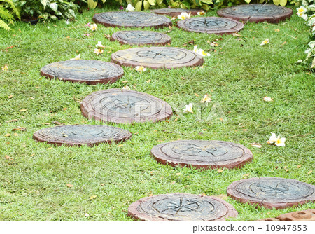 wooden path wooden path 10947853