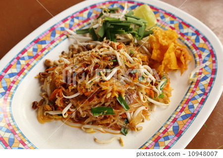 Pad Thai (fried thin noodles with soy sauce) Pad Thai (fried thin noodles with soy sauce) 10948007