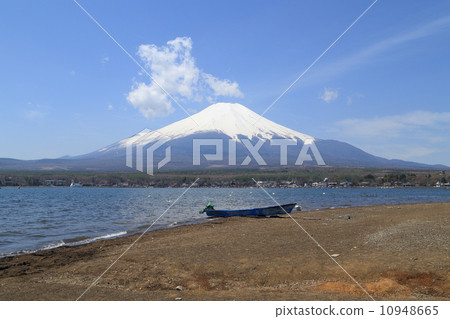Mt.Fuji at Lake Yamanaka, Japan Mt.Fuji at Lake Yamanaka, Japan 10948665