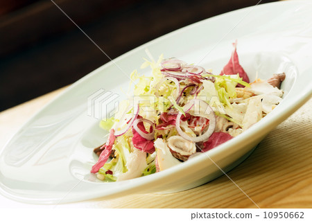 salad with chicken 10950662