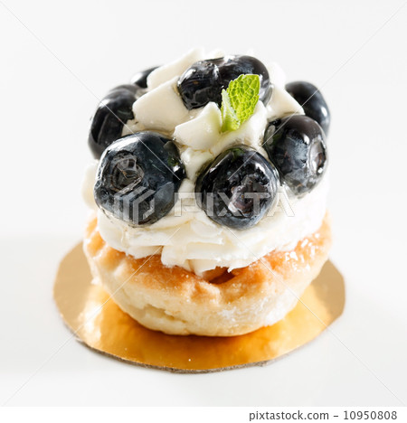 Blueberry tart on white background 10950808