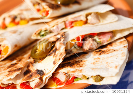 tortilla with vegetables 10951334