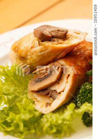 meat with vegetables 10951409