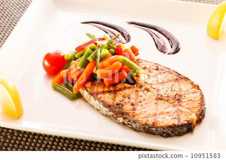 salmon steak with vegetables salmon steak with vegetables 10951583