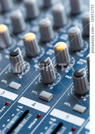 Music Studio 10951755